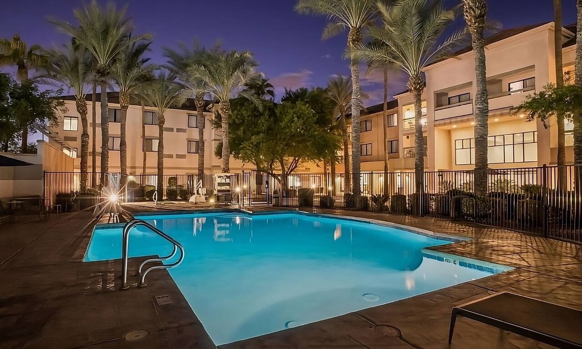 Chandler Apartment | Desert Botanical Garden Tour! Pool, Jacuzzi, Sun Terrace! Pets are Welcome too
