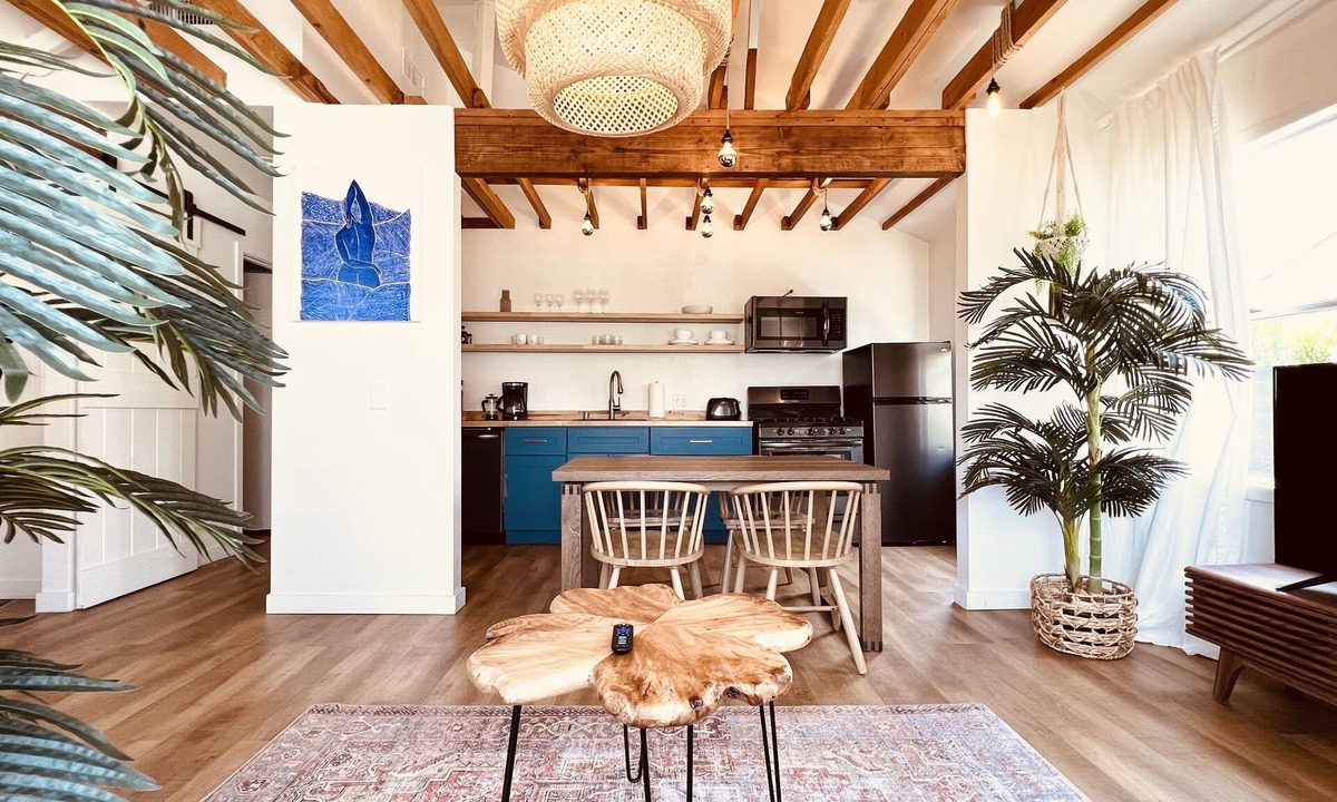 Los Angeles House | Designed by an LA based architect with a front yard in the heart of LA.