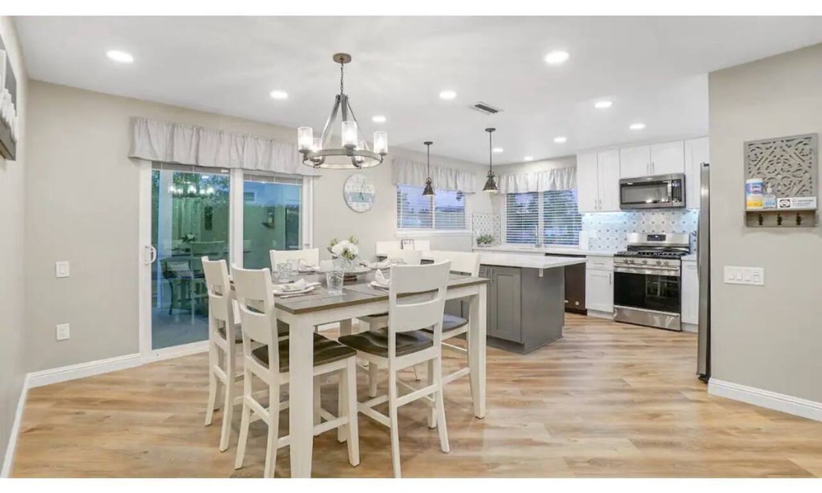 Placentia House | DISNEYLAND CLOSE-KING BEDS-GAME RM-SUPER CLEAN