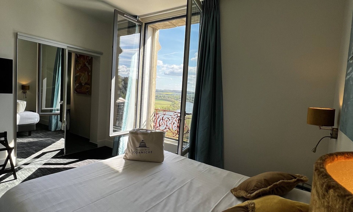 Rolleboise Hotel | Domaine de la Corniche