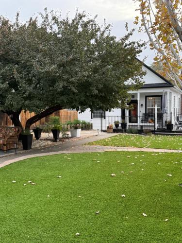 Downtown Reno House | Downtown Cottage Early Check-in Loads of Amenities