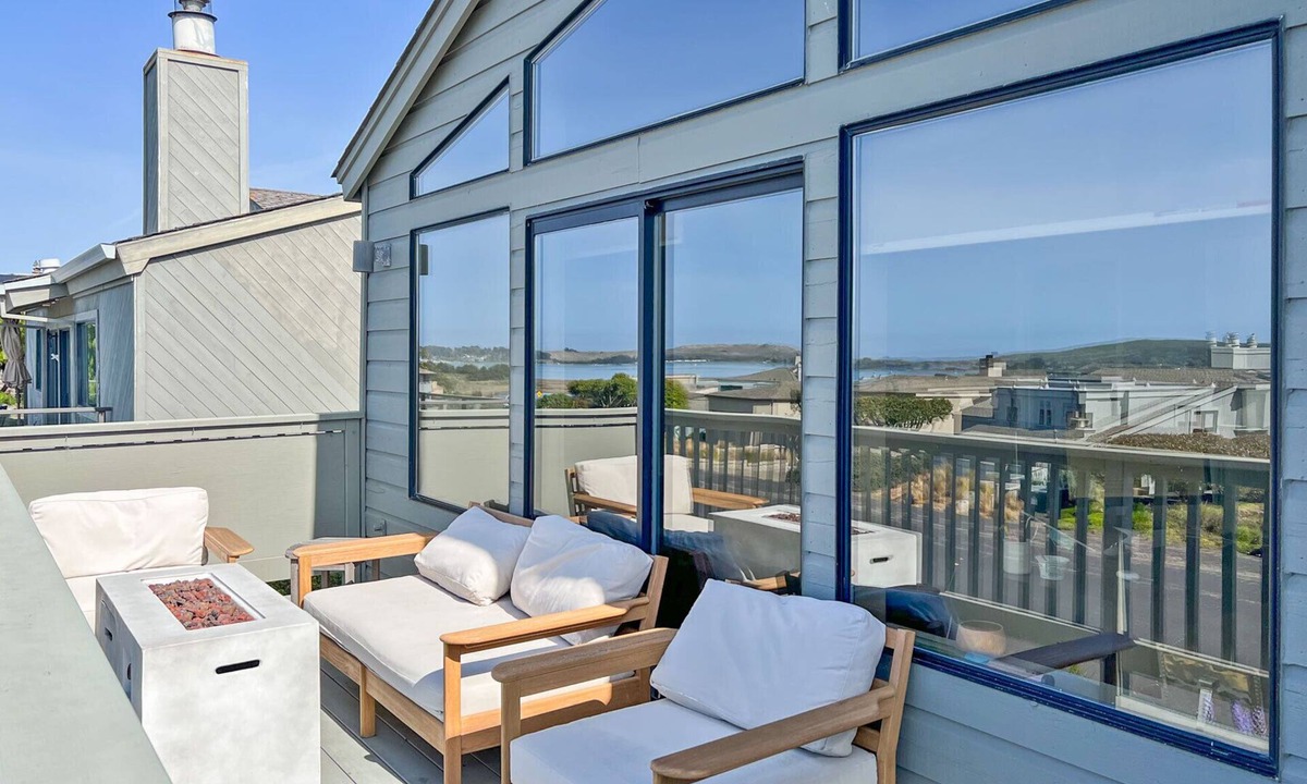 Bodega Bay House | Dragon's Nest - Newly remodeled Harbour home with great views.