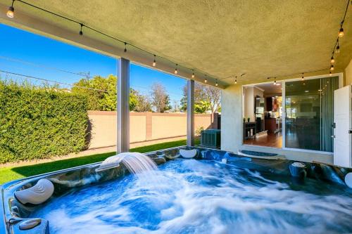 Anaheim Colony Historic District House | Dream Getaway