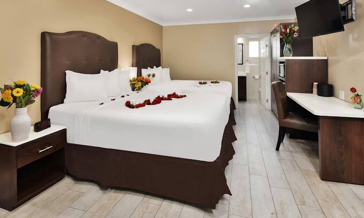Studio City Hotel | El Royale Hotel Near Universal Studios