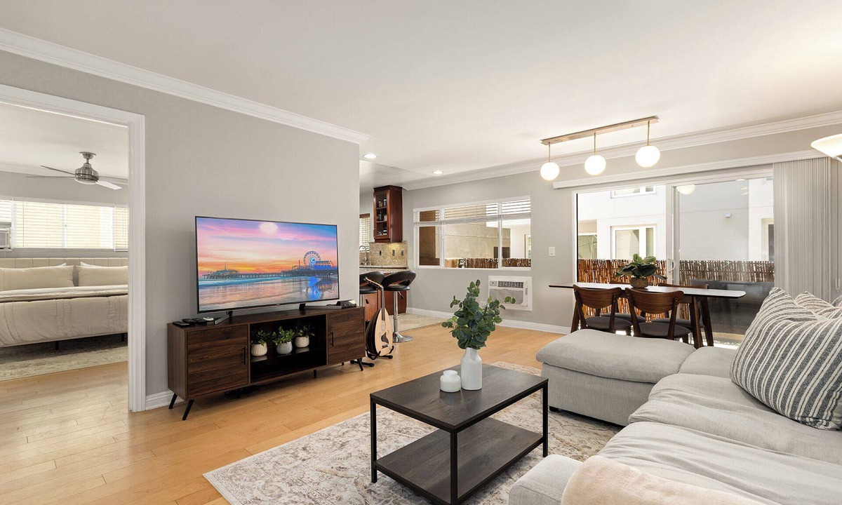 Sawtelle Apartment | Elegant 1BR in Prime Brentwood Pool + Spa + Gym & Parking