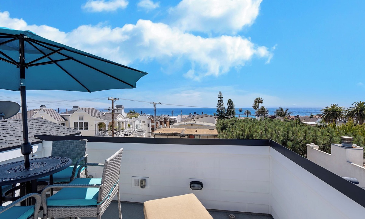 Corona del Mar House | Elegant 3-bedroom Beach house with AC and WiFi