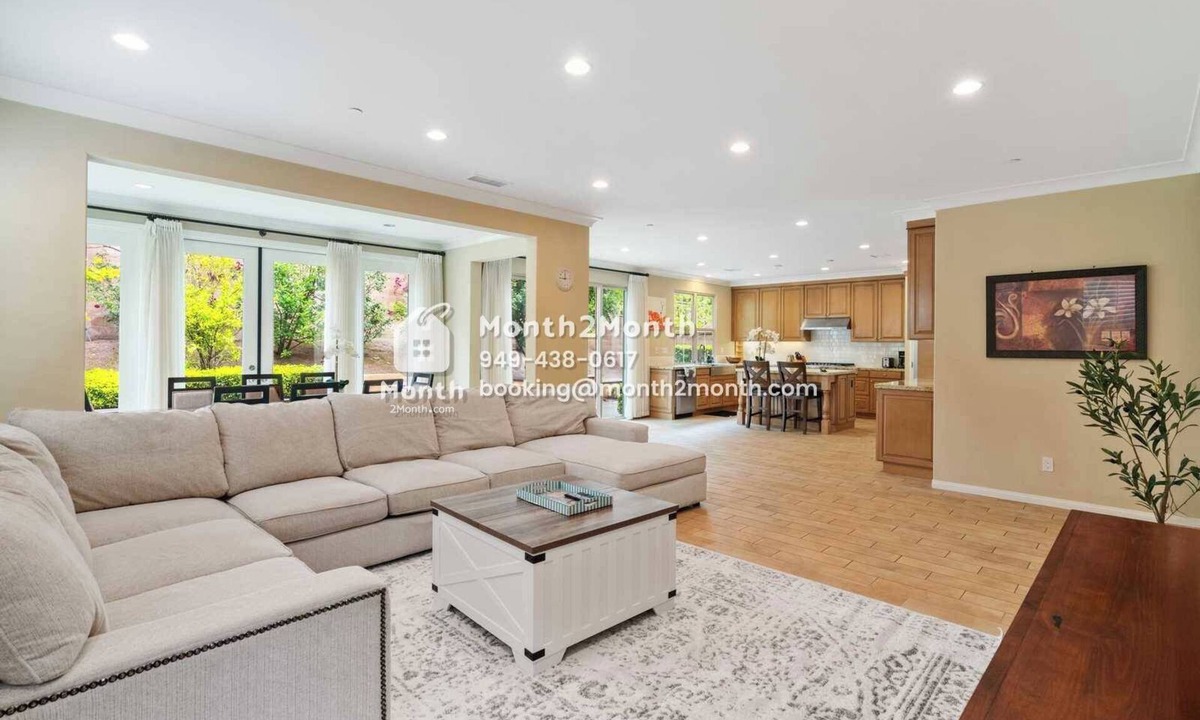 Stonegate House | Elegant 4BR｜Relaxing Patio｜Private Office & Study｜Ideal for Family Life #7572