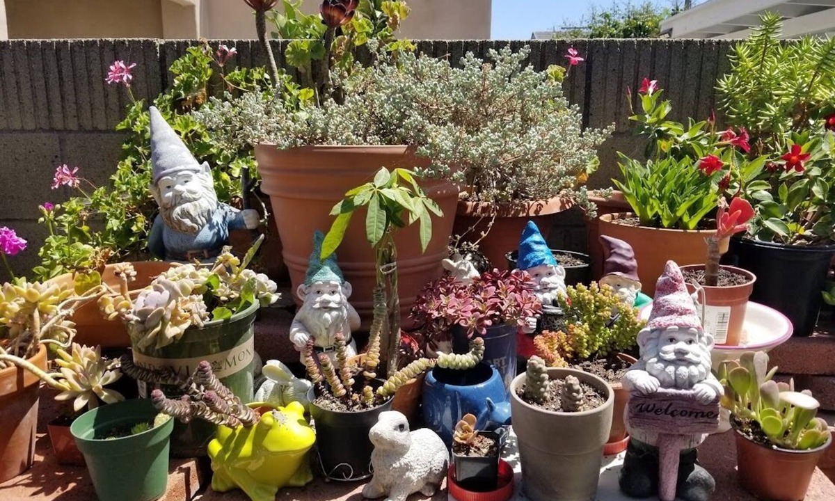 Midway City House | Entire Cozy Home with Enclosed Entertaining Patio Near Disneyland