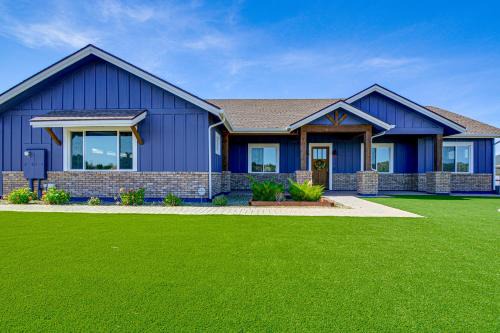 Williamson House | Equine-Friendly Stay: Horse Stable Access, Hot Tub