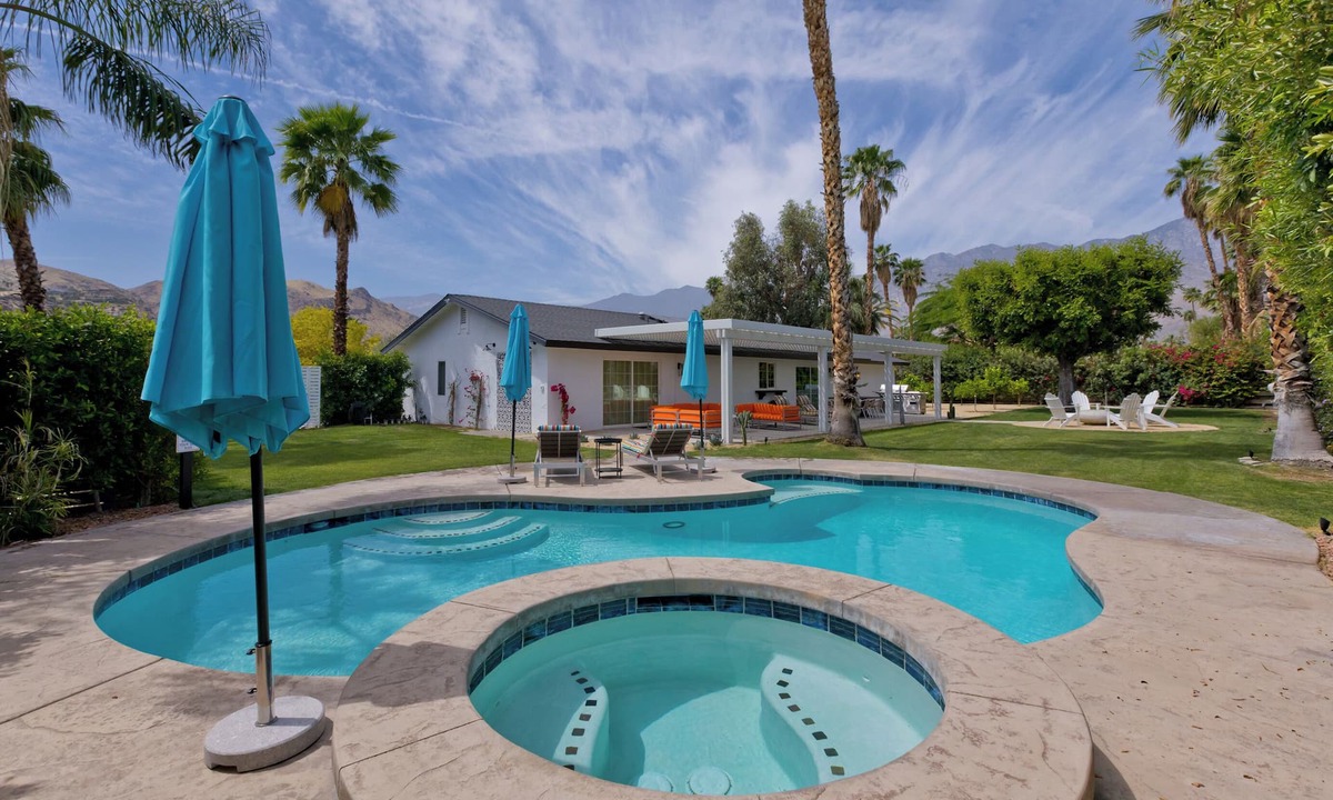 Araby House | Escoba Ranch, Large yard Pool, jacuzzi and Citrus trees! License #064010