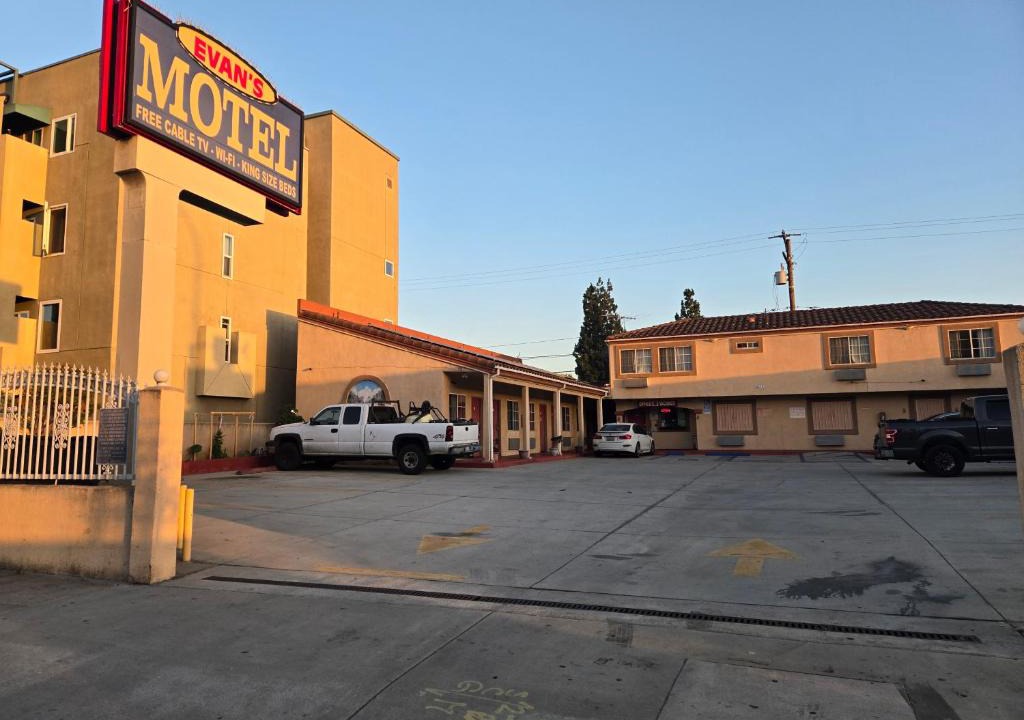 Maywood Hotel | Evans Motel