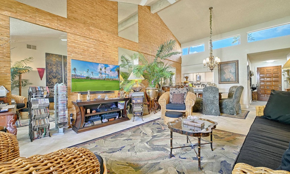 Palm Desert House | Exclusive Country Club in Palm Desert near everything