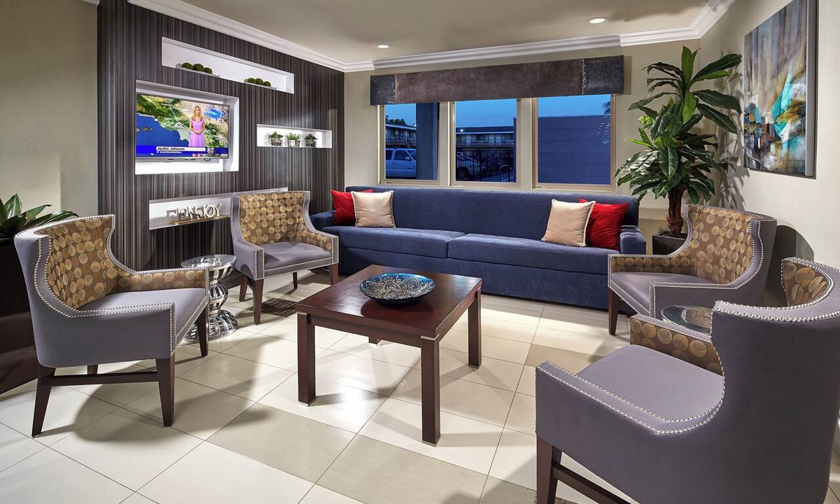 Anaheim Resort Hotel | Exclusive Disney Getaway! Steps from Downtown Disney & Theme Parks, Pool