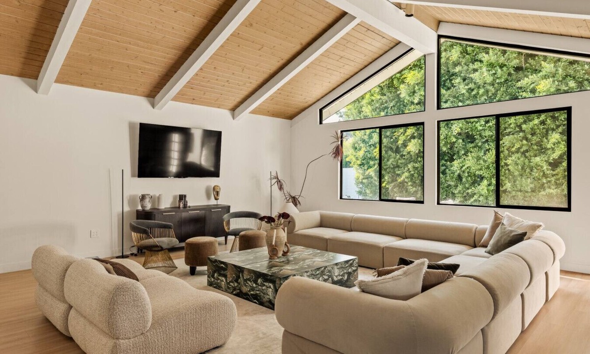 Universal City House | Executive 4BR/4BA Home Near Universal Studios