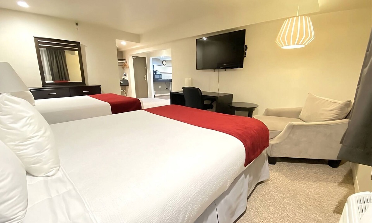 Torrance Hotel | Executive Double Suite with Modern Comfort near South Bay and Los Angeles