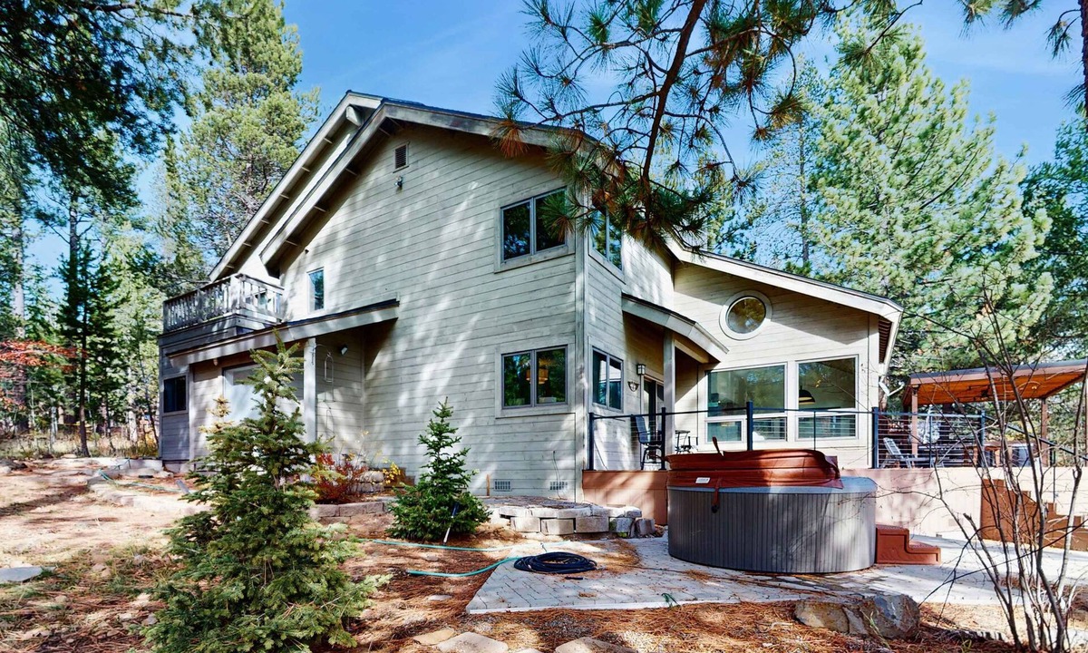 Truckee House | Expansive Tahoe home with hot tub, deck, sauna, game room and washer&dryer