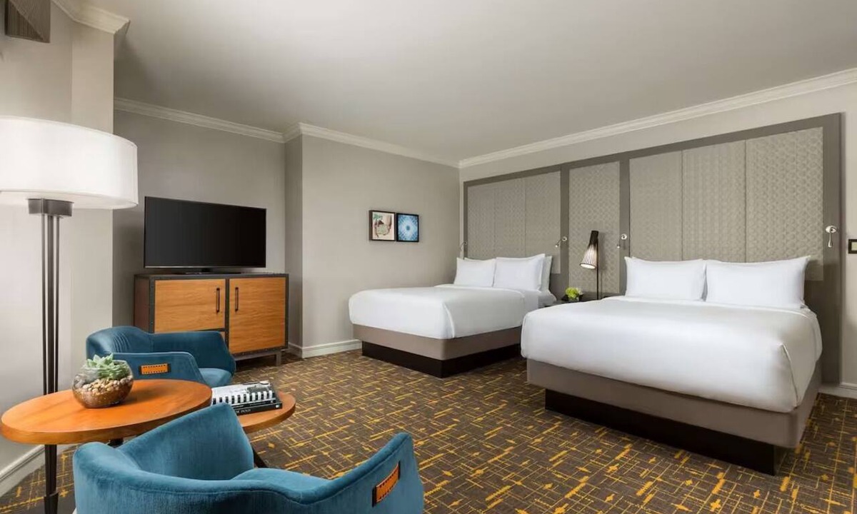 Lower Nob Hill Hotel | Experience San Francisco Like Never Before! 2 Pet-Friendly Units,On-Site Dining