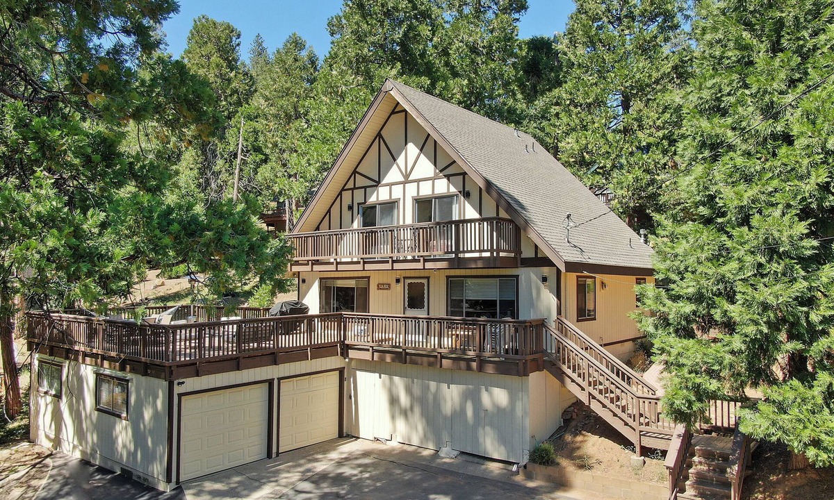 Arnold Ski Chalet | Family Chalet w/Hot Tub nestled in Blue Lake Springs