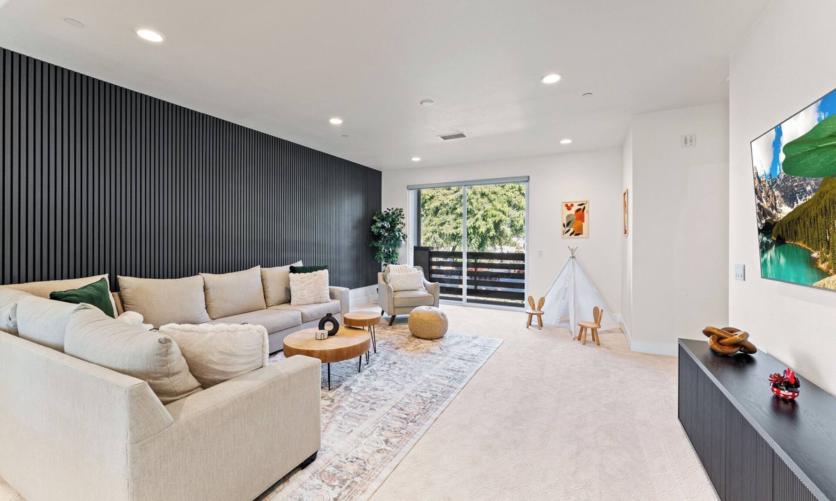 Riverview West House | Family Disney Getaway - 4 bed 4 bath/w Pool - Sleeps up to 12!
