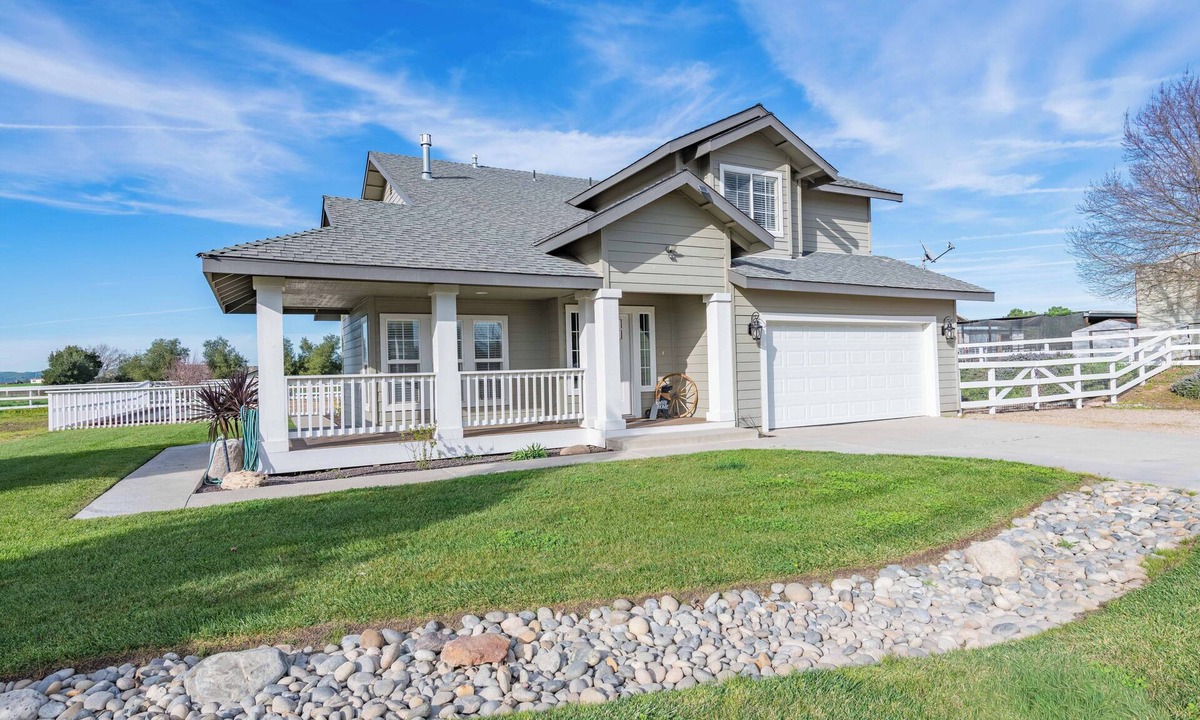 Paso Robles House | Family-Friendly Farmhouse w/Hot Tub & Game Room in Paso Wine Country