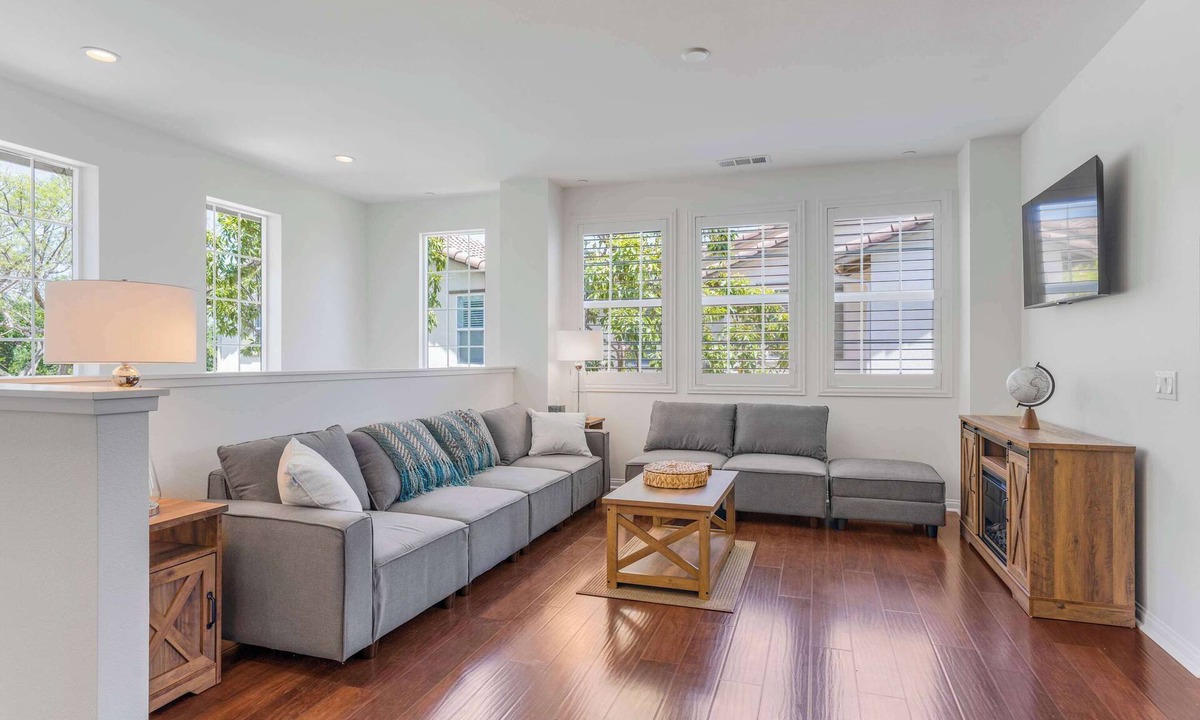 Riverpark Condo | Family & Pet Friendly, Modern Home with Garage