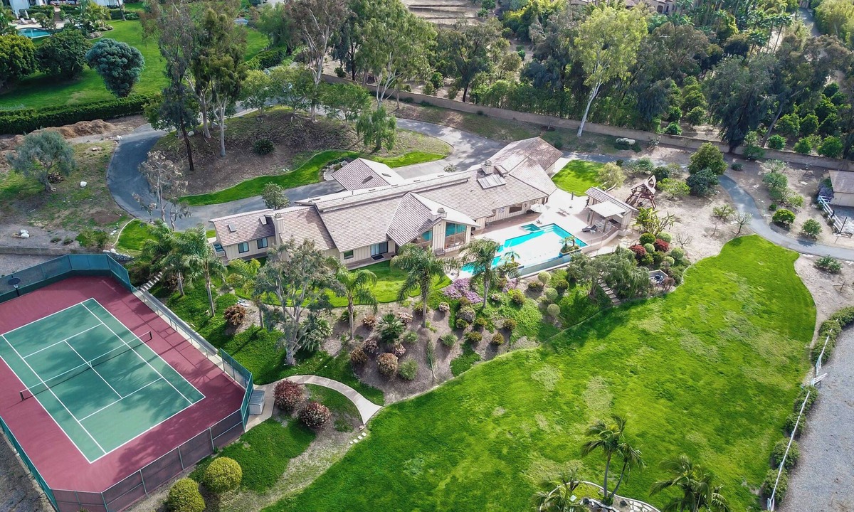 Covenant House | Family ranch w/ luxurious pool, spa & landscaping plus horse lodging!