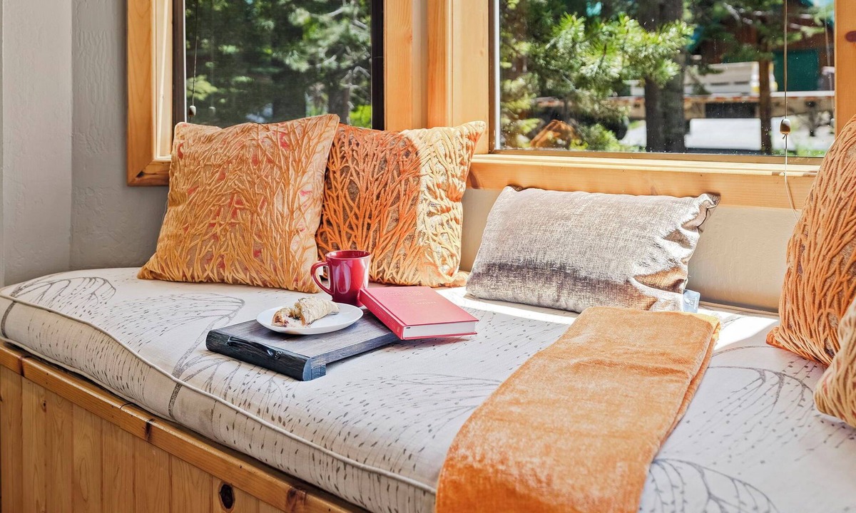Truckee House | Family Retreat w/Games, Hot Tub, 2 Bunk Rooms, Desk & EV Charger | Near Trails