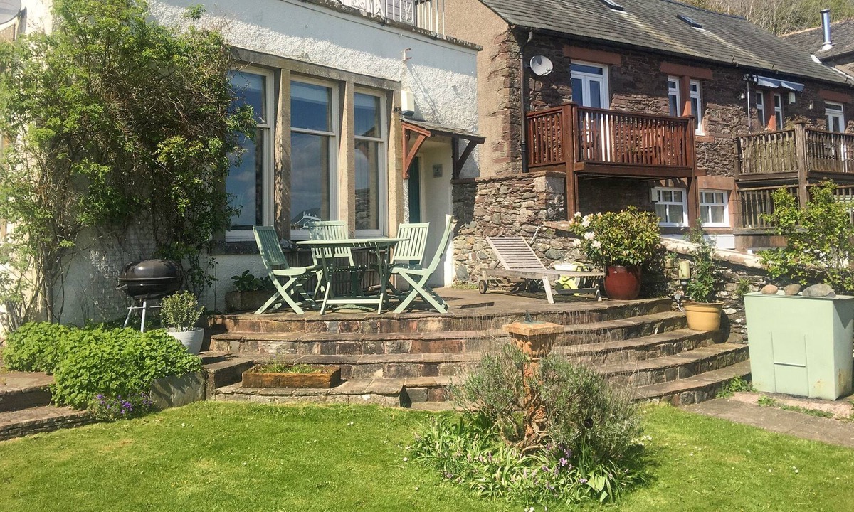 Coto de Caza Cottage | Fantastic fittings and furnishings adorn this exclusive holiday home located in an idyllic spot with