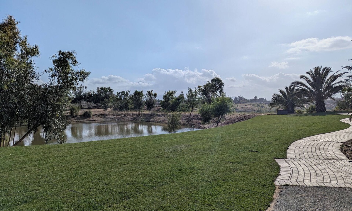 Temecula House | Fishing & Organic Farm Vacation Experience