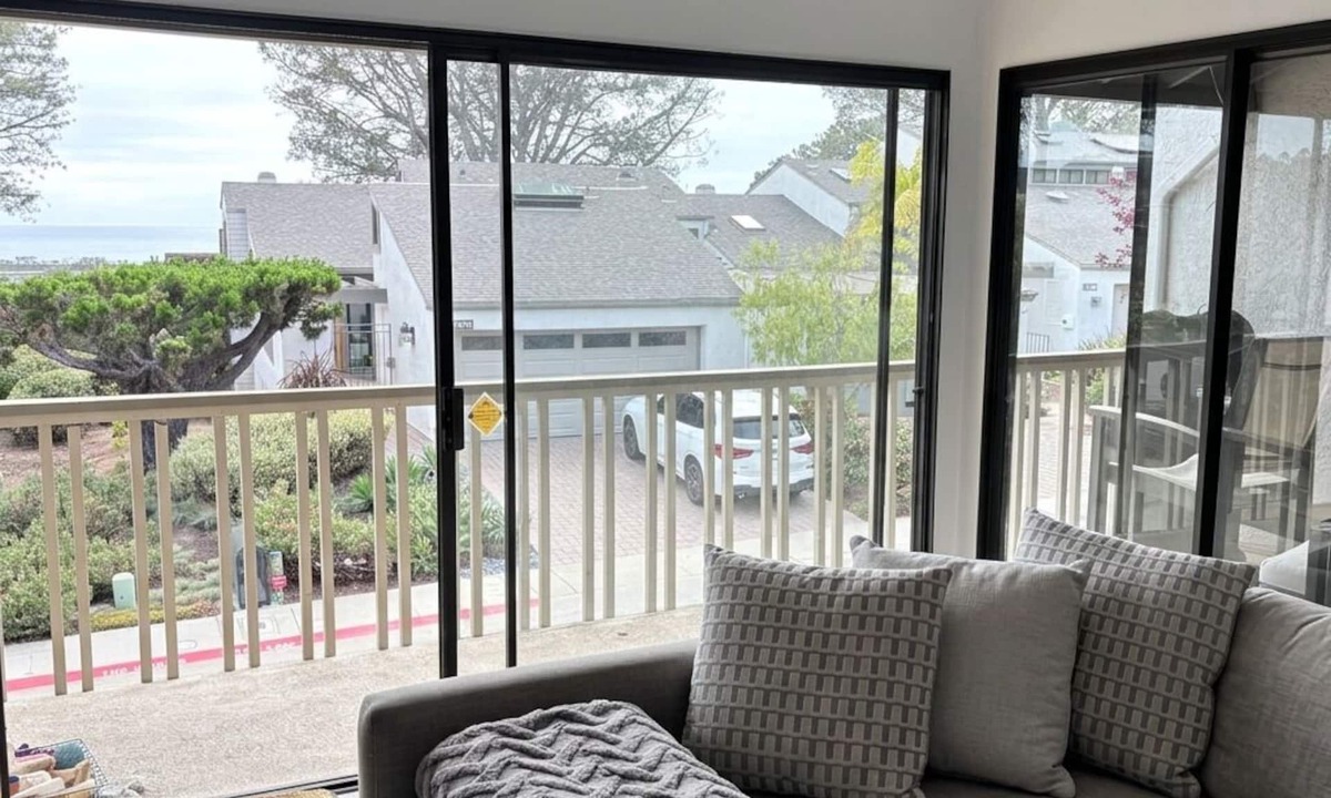 Del Mar Heights House | Five minute walk to the beach! Coastal 3-bedroom in Del Mar!