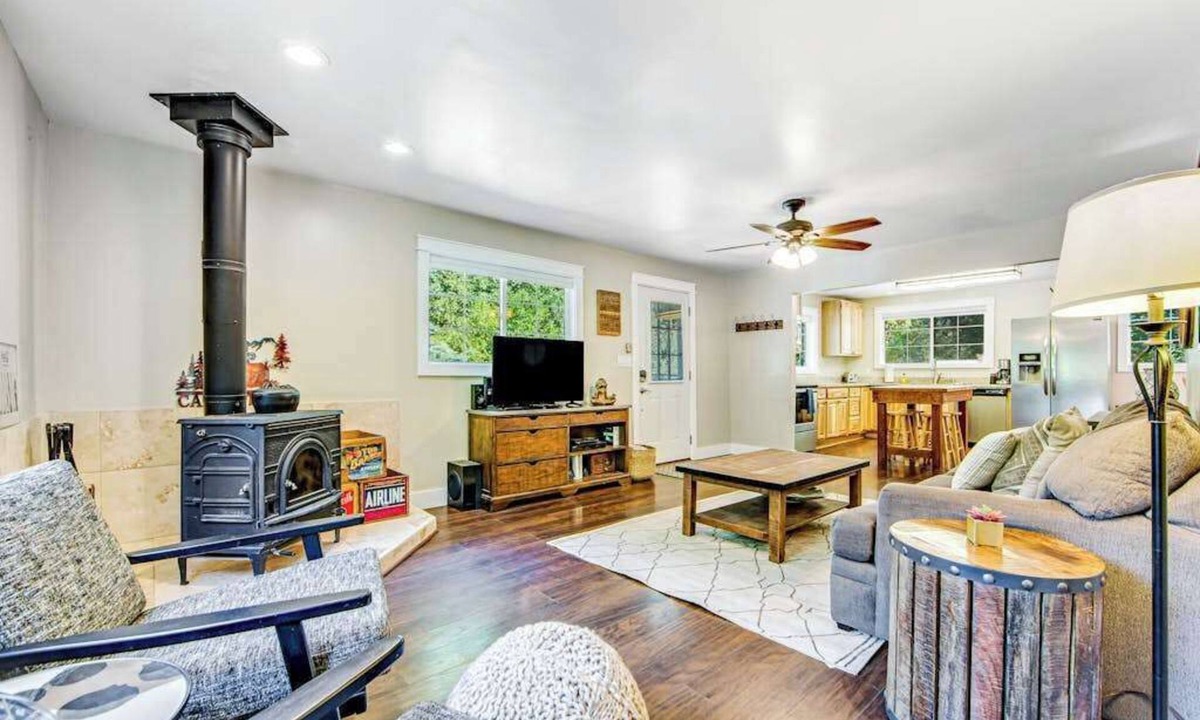 Forestville House | Forestville 1BR cottage near the Russian River — dogs welcome, AC