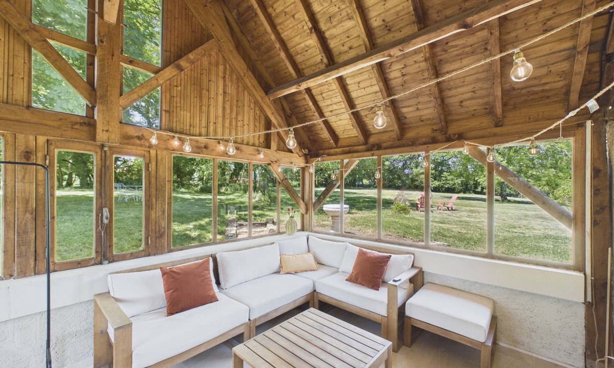 Rouffignac-Saint-Cernin-de-Reilhac House | House for 6: Garden and veranda