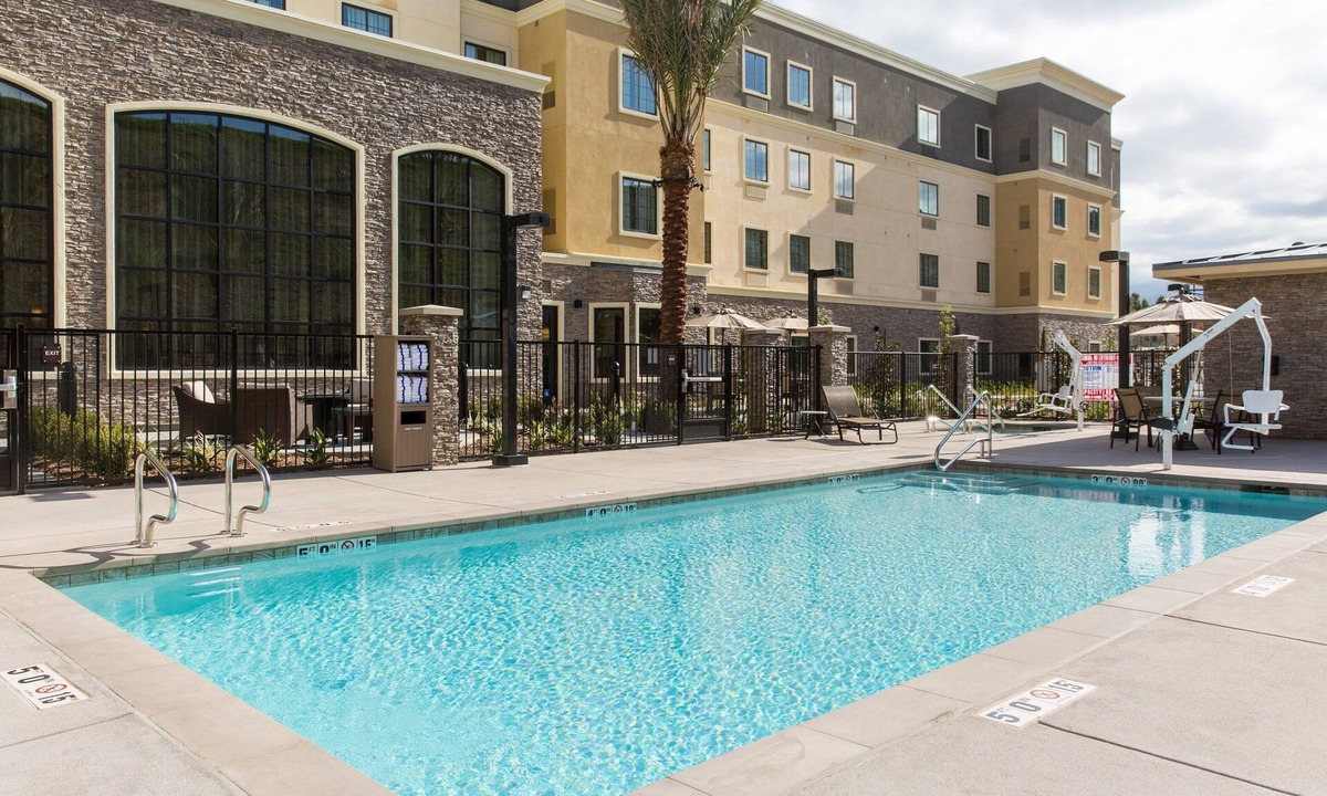 Corona Apartment | Free Breakfast. Pool & Hot Tub. Gym. King Suite. Near Amazon!