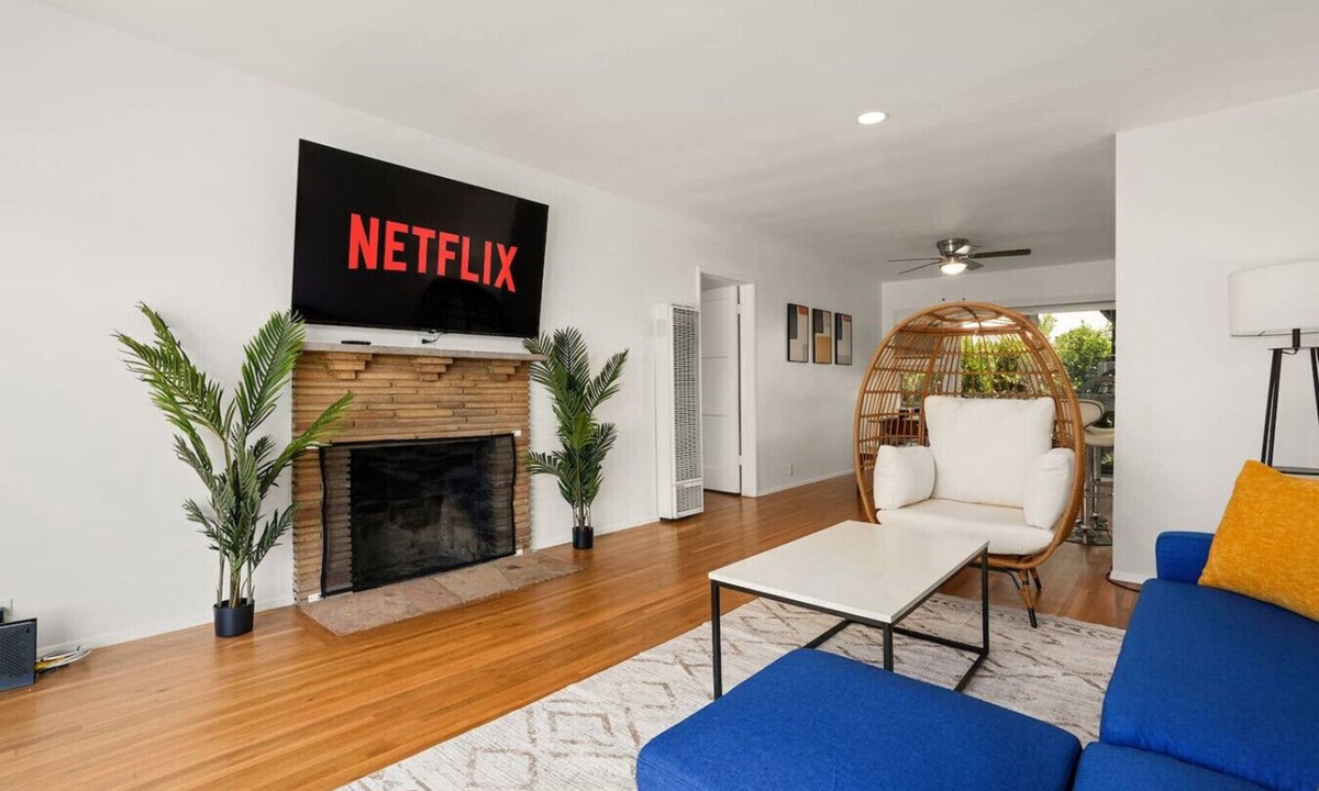 North Long Beach Apartment | Free Garage Parking 30 Min to Disneyland