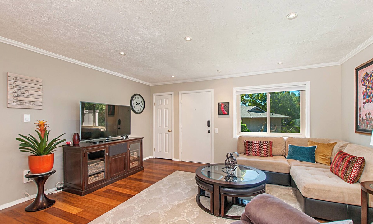University City Condo | Fully Furnished 2BR Extended Stay Near UCSD & Scripps. Private Patio & Spa Bath