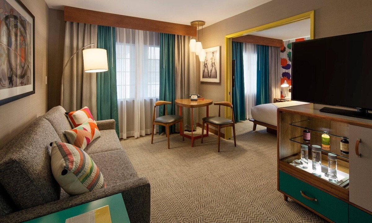 Venice Hotel | Fun-filled Vacay in Venice, CA! 4 Convenient Units, Pool, Parking, Bike Rental!