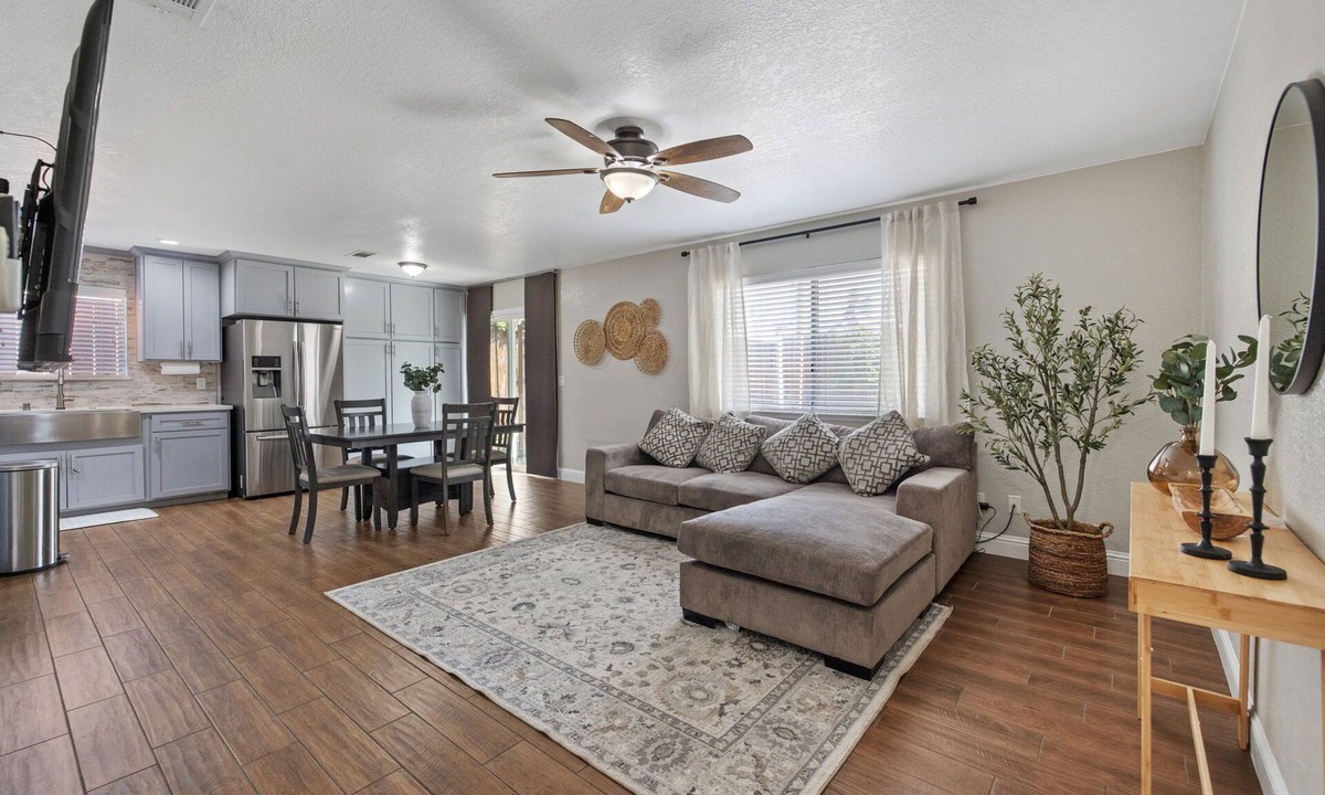 Visalia House | Furnished 3BR - Fast WiFi - Utilities Included - Insurance/Relocation Friendly