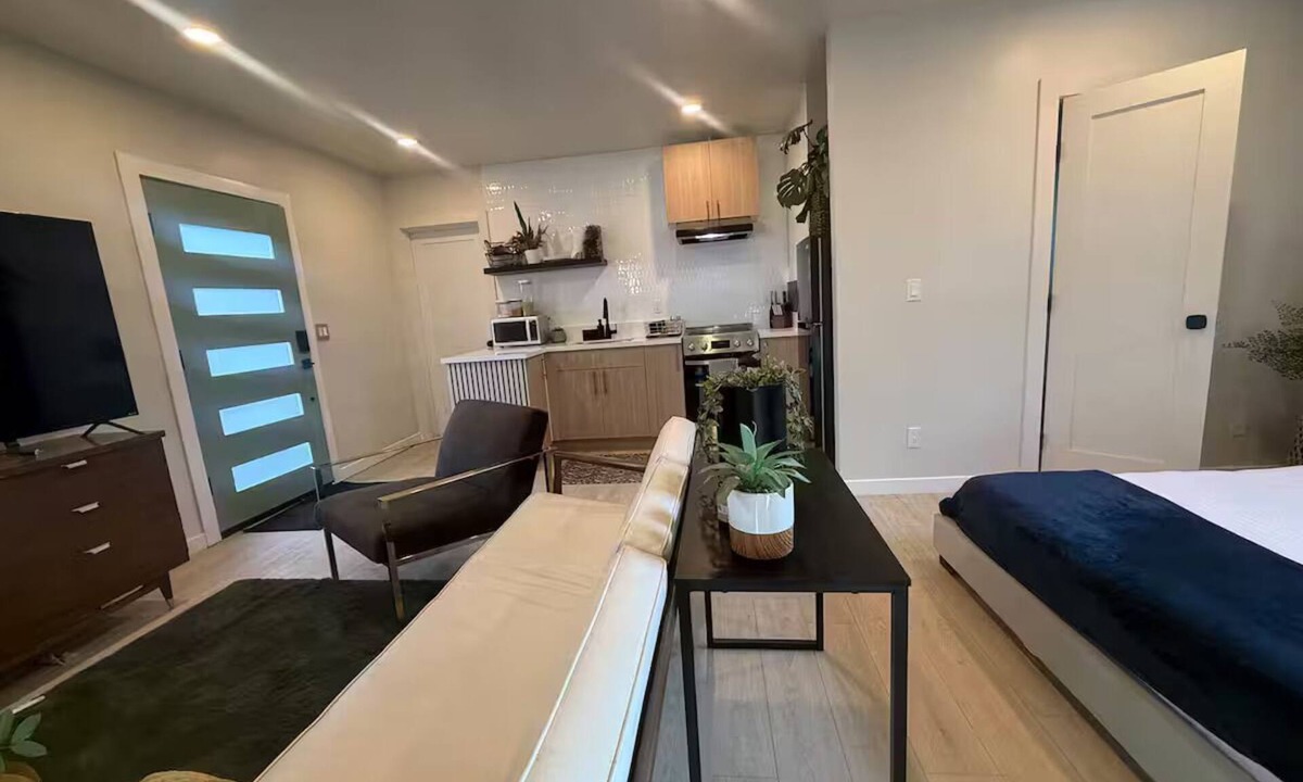 Lincoln Acres Apartment | Furnished Studio - Mid Modern Chic - Central CV
