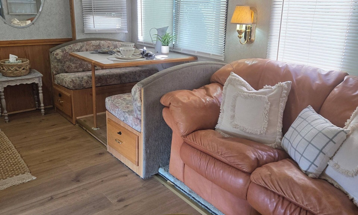 West Ridge House | Garden vibe stationary RV in No. San Diego County with WiFi, AC. TV. Views.