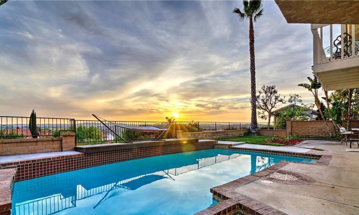Mission Viejo House | GigabitInternet, DualMasters, SteamShower, HeatedPool/Tub, Amazing Sunsets/Views