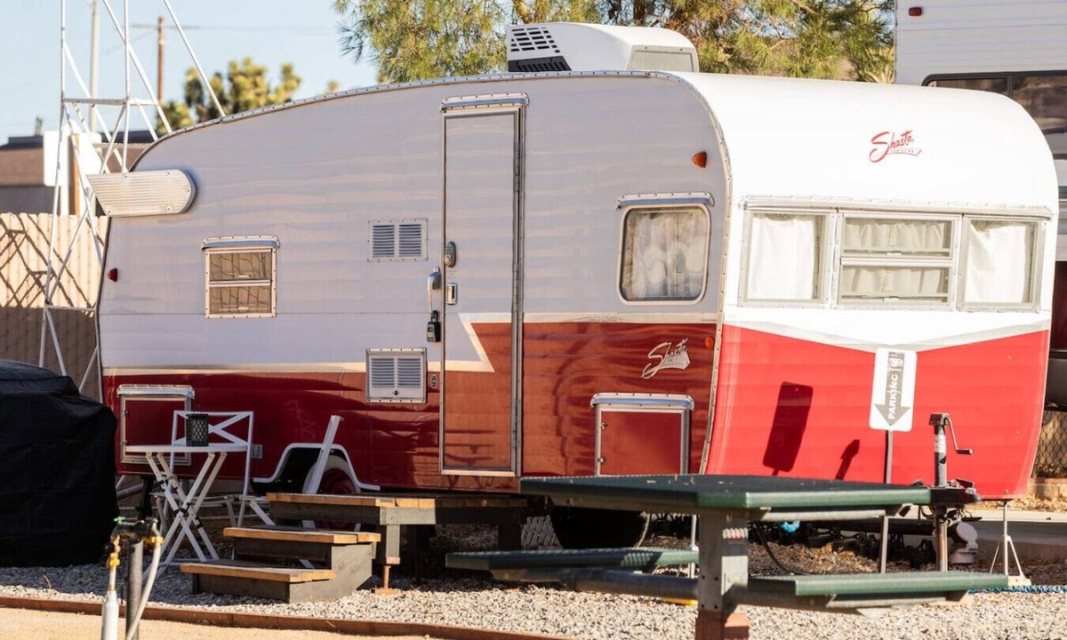 Yucca Valley House | Glamping Retreat Walk to Dining