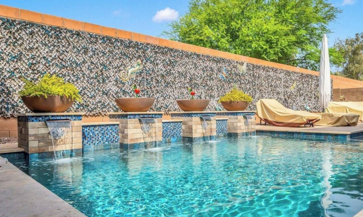 Pendergast West Estates House | Glendale Getaway-Walk to State Farm Stadium, Arena, Westgate & Shopping!