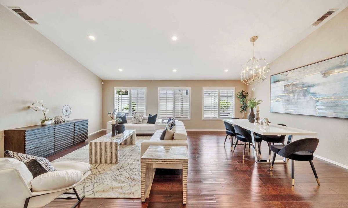 Corona House | Golden Sun Hideaway on Minaret St #42585