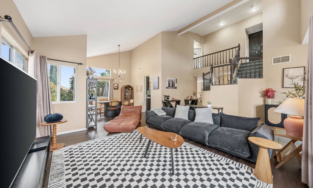 Temecula House | Golden Valley Family Home on Via Montalvo #42546