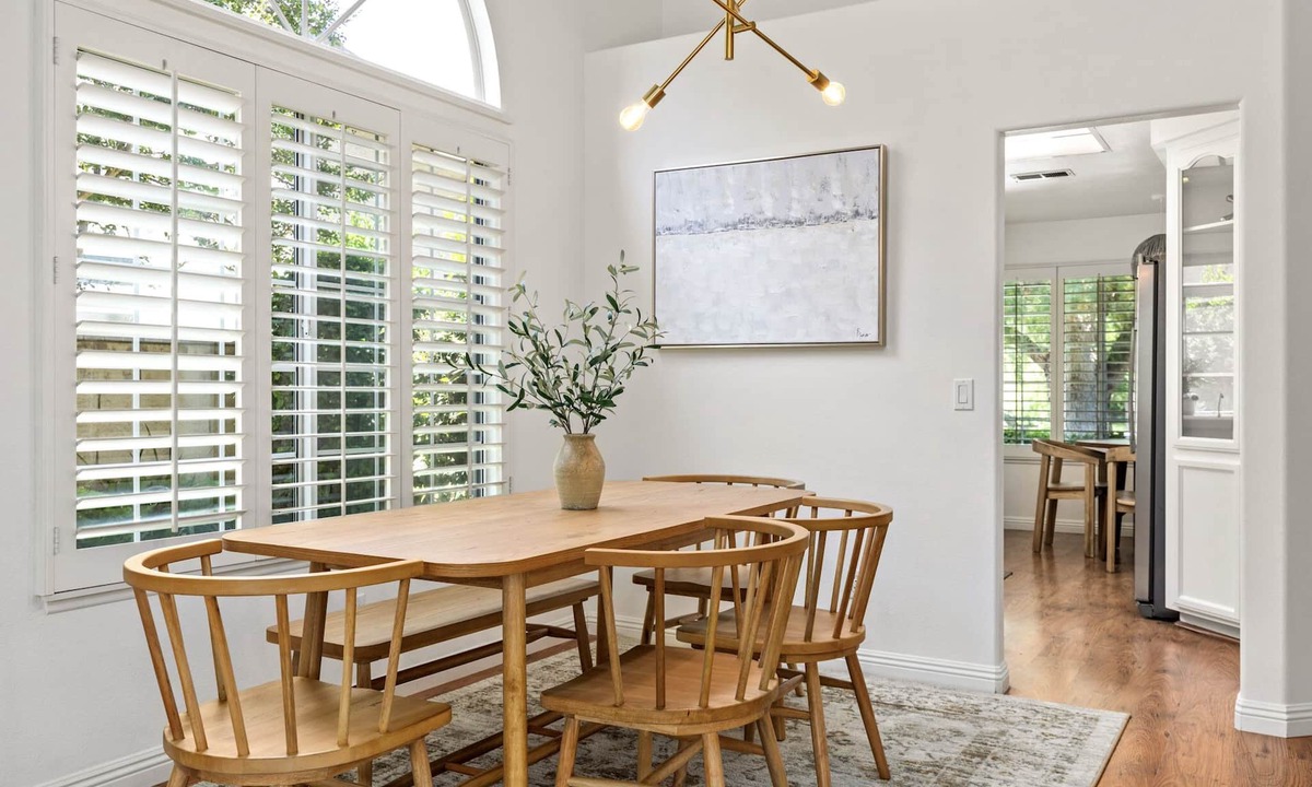 Valencia House | GOODE.HOMES | Luxury 3-bedroom home w/lush garden