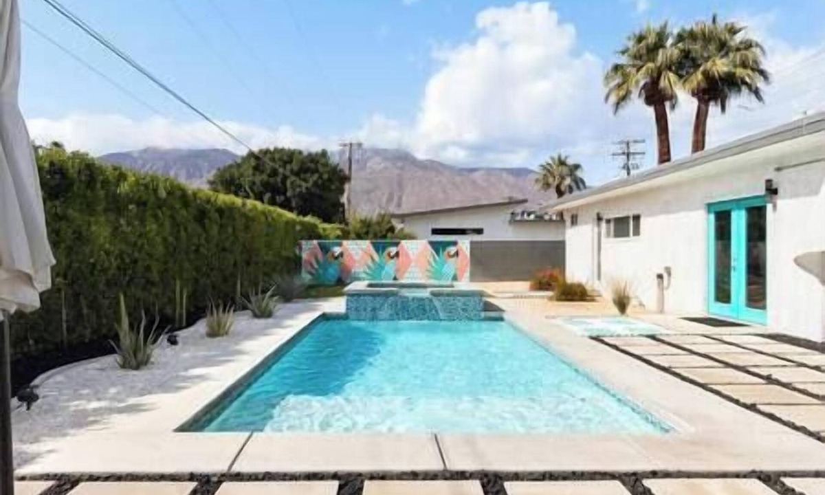 Uptown Design District House | Gorgeous Landscape 3 Bed Spacious Home