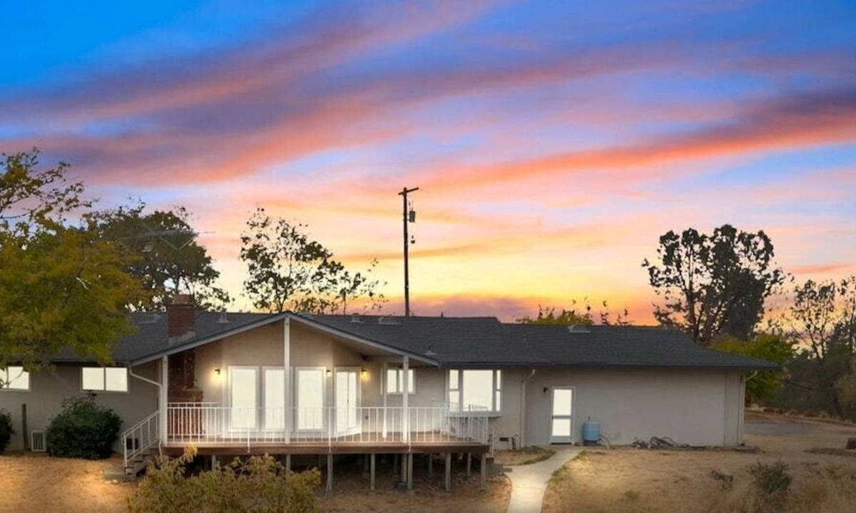 Loomis House | Gorgeous View. Private, Quiet