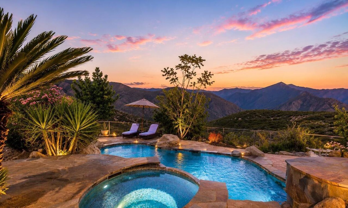 Ramona House | Grand 9BR Estate w/Resort Pool & Outdoor Oasis