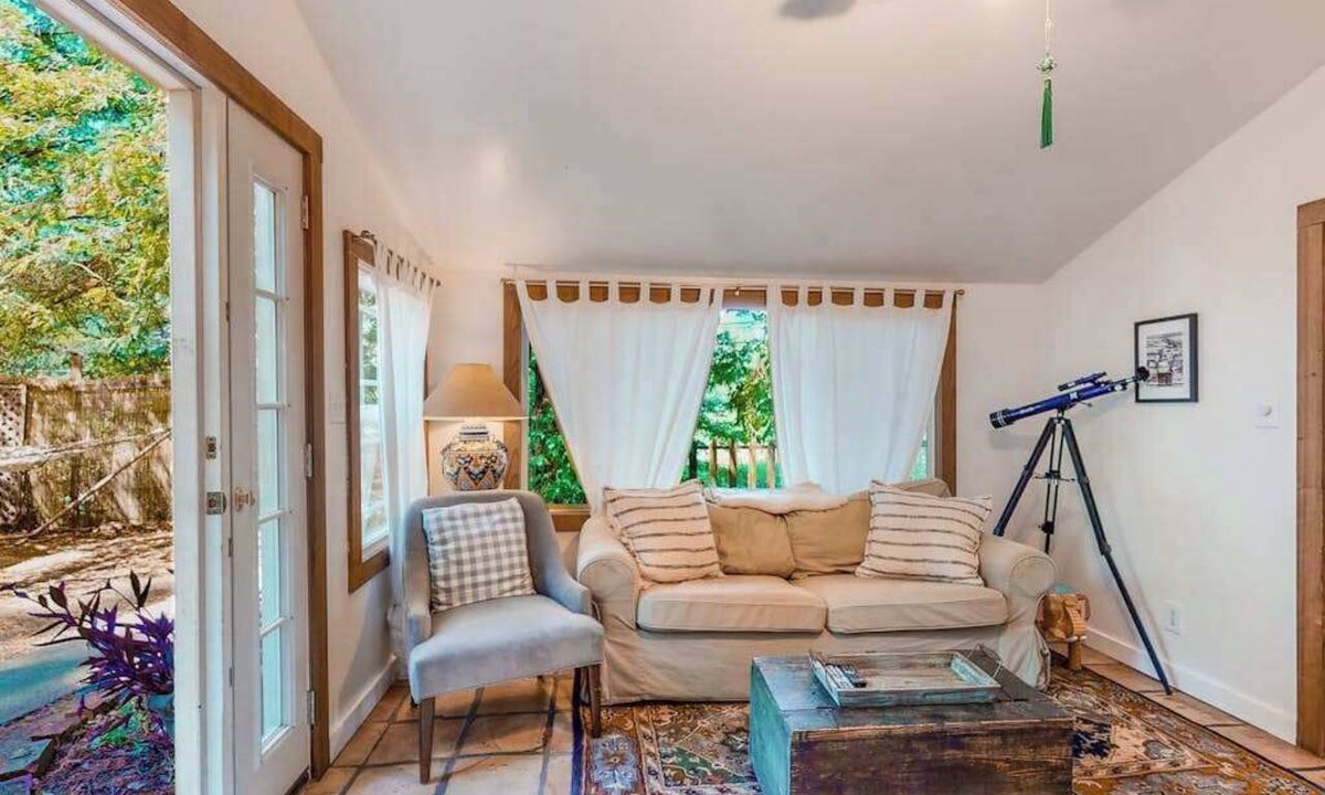 Guerneville House | Guerneville 2BR vineyard-view cottage with atrium — dogs welcome