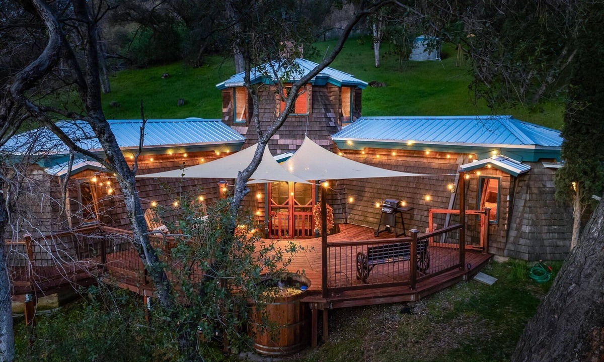 Coarsegold Cabin | Halfling House w/hot tub/firepit/more!